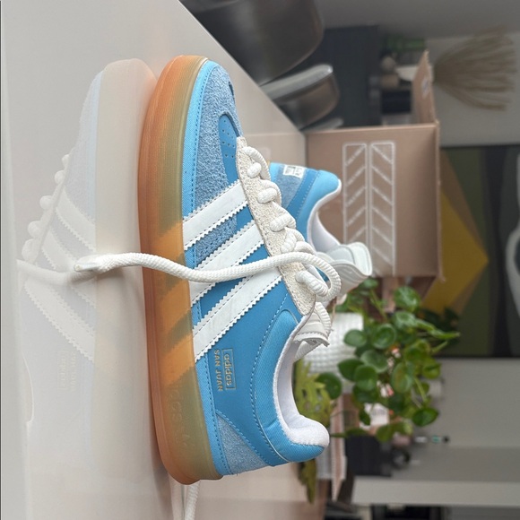 adidas x Bad Bunny Women's US size 5 Sneakers - Picture 3 of 6